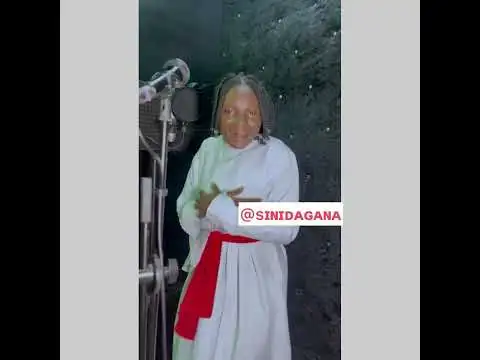 Sini Dagana – Daddy Wey De Pamper Gyration Sini Dagana Daddy Wey De Pamper Gyration