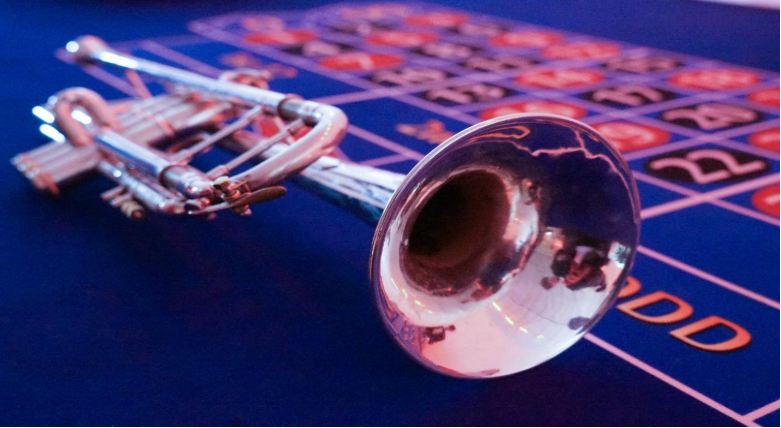 How can music improve the experience of Canadians while playing at no-deposit bonus casinos? 